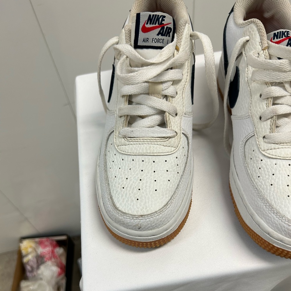 Selling a pair of Nike Air Force ones size 7y in great condition